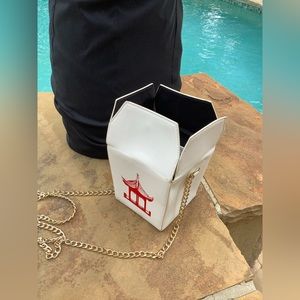 🔥💋FASHIONISTAS💋🔥 Style purse -eccentric/unique gold chain,Chinese takeout🥡